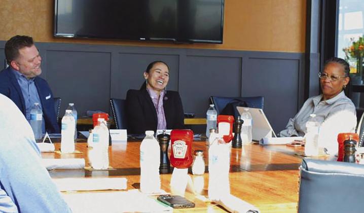 Rep. Davids Hosts Roundtable with BBQ Restaurant Owners