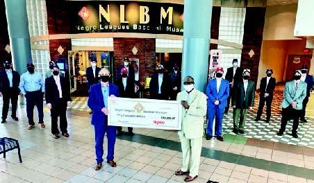 Hy-Vee Donates $50,000 to Negro Leagues Baseball Museum