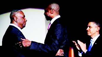 John Thompson Jr. congratulates NBA great Dikembe Mutomo (C’91) as he receives the 2010 John Thompson Jr. Legacy of a Dream Award as President Barack Obama applauds both men. Photo/Georgetown University