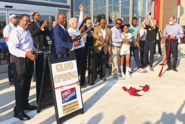Officials, Shoppers on Hand for Store’s Grand Opening
