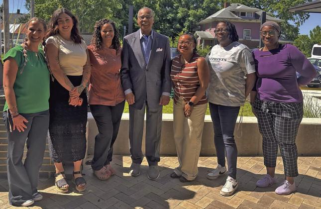 U.S. Representative Emanuel Cleaver, II with Footprints, Inc. staff