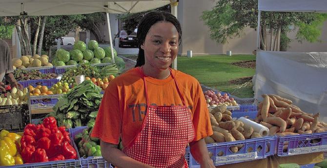 A woman at a farmer’s market. (USDA photo/Wikimedia Commons license)