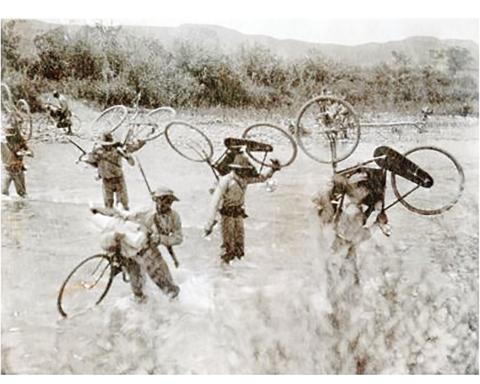 of the 25th Infantry cross a river during their 1,900 mile trek. photo/Missouri State Parks