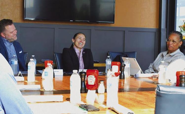 Rep. Davids Hosts Roundtable with BBQ Restaurant Owners