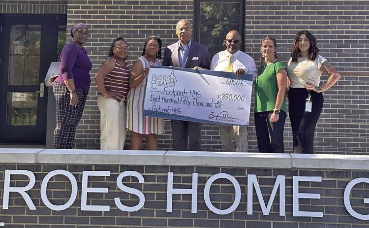 U.S. Representative Emanuel Cleaver, II presents check to Footprints, Inc.