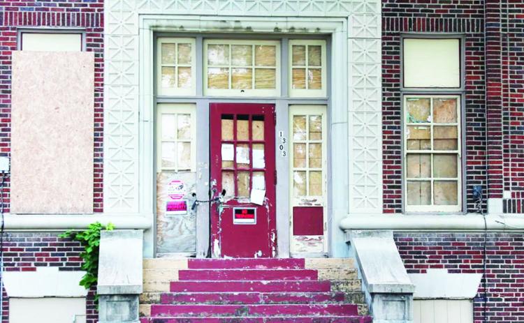 The “University of Islam,” the former Roosevelt Elementary that was donated to the United Nation of Islam by USD 500, is now abandoned. photo/Grace Hills/Kansas Reflector