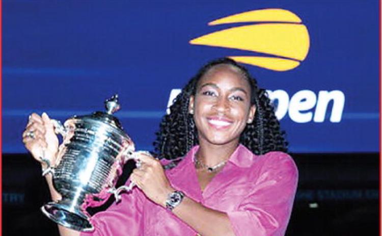Coco Gauff hoists her trophy at the US Open celebrations. photo/© PA Images